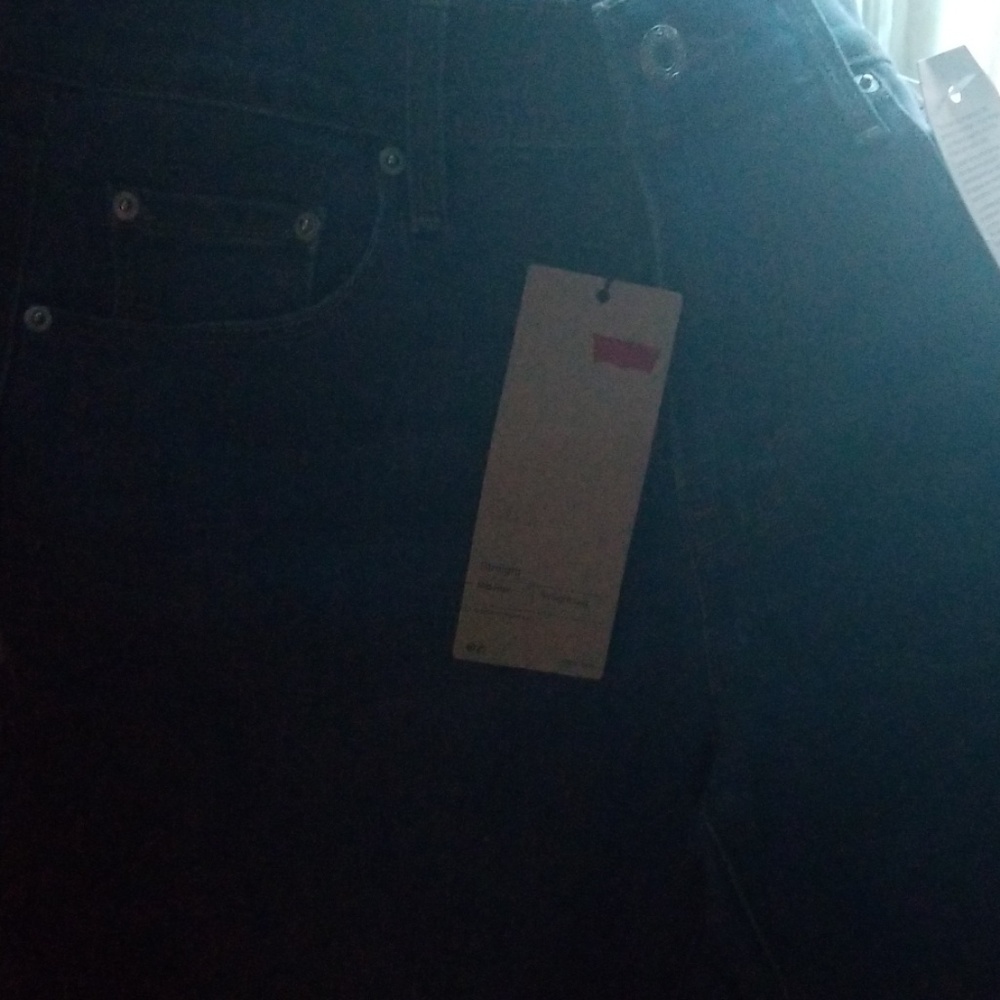 LEVIS NWT 6m straight leg